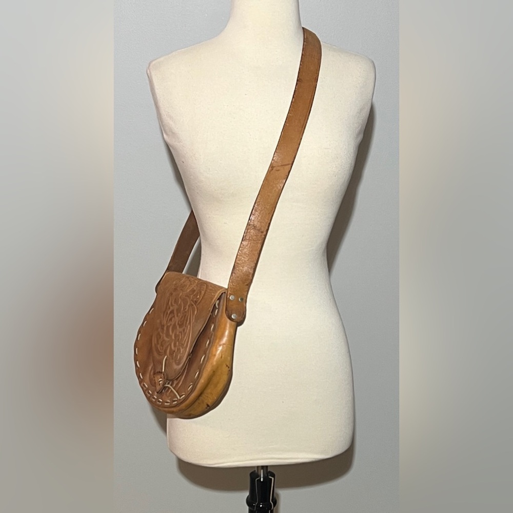 Vintage Hand-Tooled Leather Crossbody Saddle Bag Artisan Floral - Picture 5 of 11